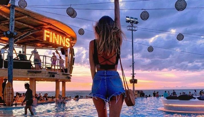 finns beach clubs bali